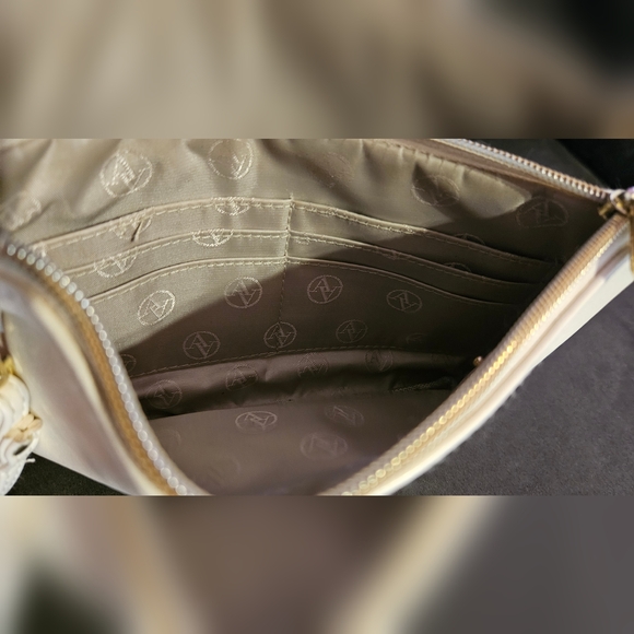 ADRIENNE VITTADINI Cream colored Wristlet - Picture 11 of 14